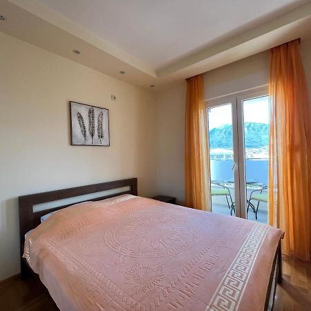 Apartment Seaview Bar Bagian luar foto